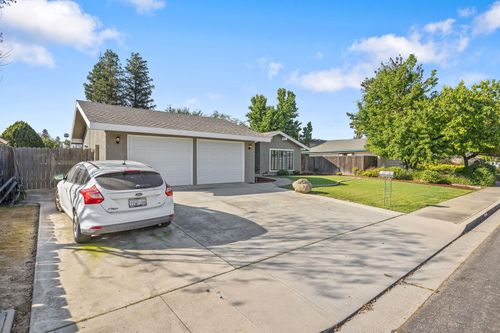 2125 Holt Ave, Sanger, CA, 93657-2012 | Card Image