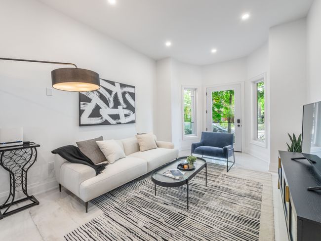 B - 357 Euclid Ave, Home with 2 bedrooms, 1 bathrooms and null parking in Toronto ON | Image 4