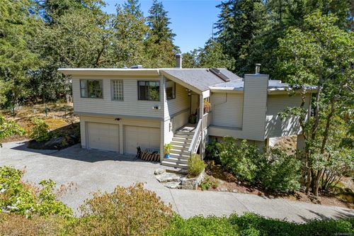 4468 Autumnwood Lane, Victoria, BC, V8X4V8 | Card Image