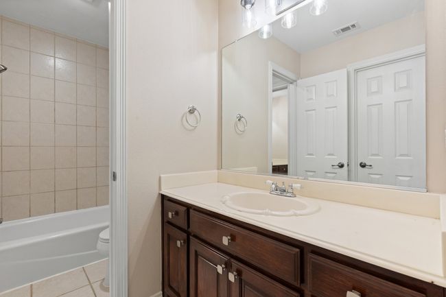 Upstairs Jack & Jill bath for bedroom | Image 30