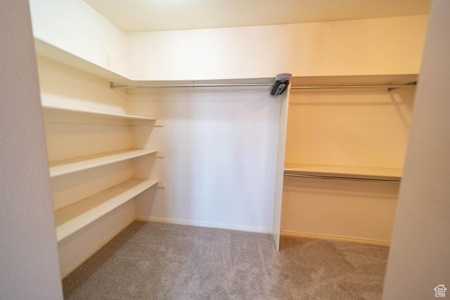 Walk-in Closet | Image 18