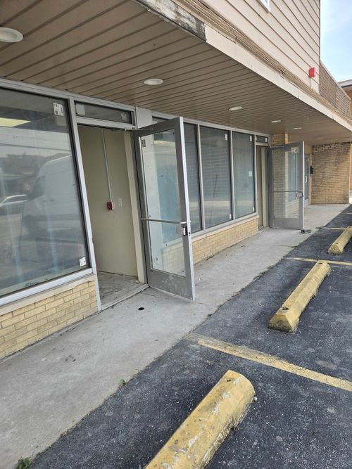 8801 S Roberts Rd, Hickory Hills, IL, 60457-1513 | Card Image