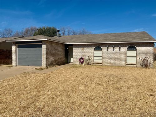 7445 Sandhurst Ln S, North Richland Hills, TX, 76182-4528 | Card Image