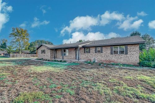 602 N Oklahoma Ave, Elk City, OK, 73644-3246 | Card Image