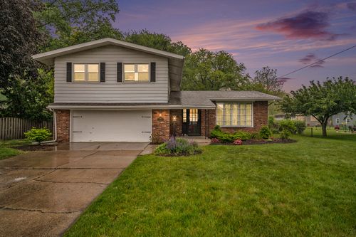 9307 Walnut Dr, Munster, IN, 46321-3334 | Card Image