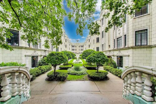 21b-7350 N Ridge Blvd, Chicago, IL, 60645-6916 | Card Image