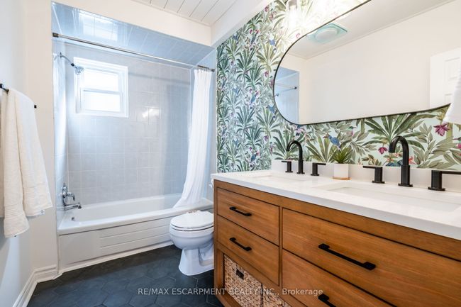 114 London St N, House other with 3 bedrooms, 2 bathrooms and 2 parking in Hamilton ON | Image 12