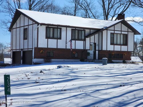 234 Saturn Dr, Bushkill, PA, 18324-8557 | Card Image