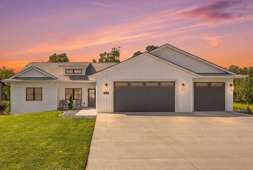 5022 Woodlands Dr, Eau Claire, WI, 54703-1266 | Card Image