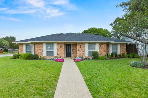 242 Woodcrest Dr, Richardson, TX, 75080-2037 | Card Image