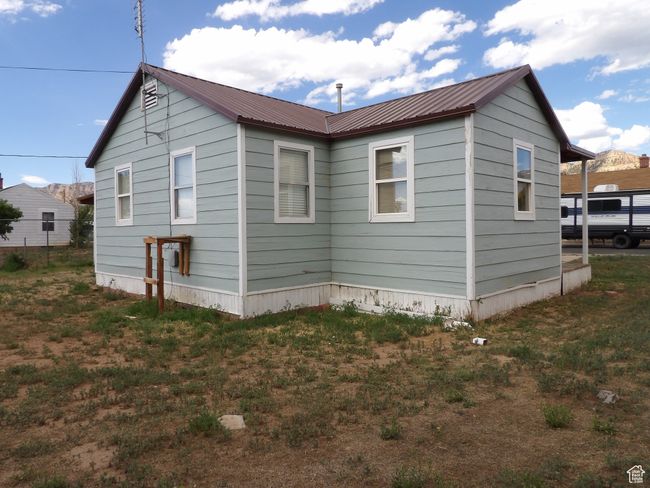 126 6 Th W, House other with 2 bedrooms, 1 bathrooms and 2 parking in East Carbon UT | Image 7