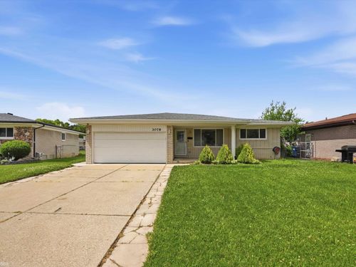 3079 Juanita Dr, Sterling Heights, MI, 48310-3647 | Card Image