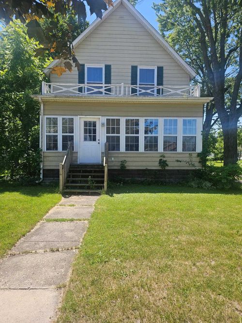 420 E Cedar St, Standish, MI, 48658-9620 | Card Image