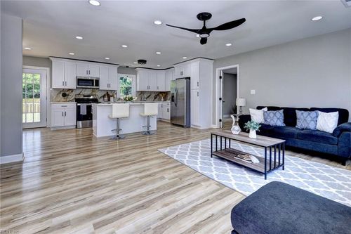 6999 Linda Cir, Hayes, VA, 23072-3042 | Card Image