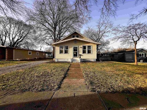 1451 Jefferson St, Carlyle, IL, 62231-1326 | Card Image