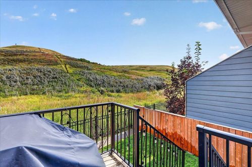 246 Cranbrook Sq Se, Calgary, AB, T3M3E3 | Card Image
