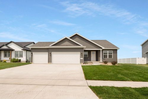 2715 Autumn Woods Dr, Cedar Falls, IA, 50613-2373 | Card Image