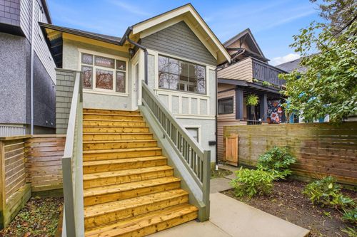 1944 Charles St, Vancouver, BC, V5L2T9 | Card Image