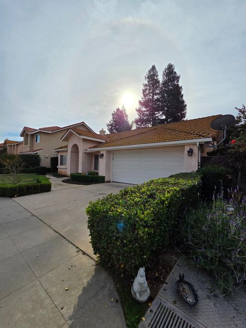 369 E Lindbrook Ln, Fresno, CA, 93720-0841 | Card Image