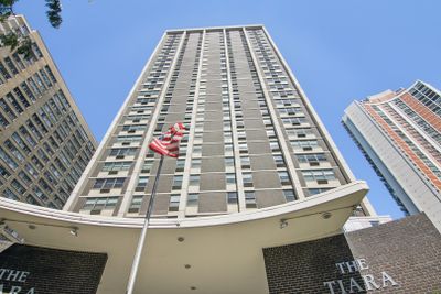 8D - 6145 N Sheridan Road, Condo with 3 bedrooms, 2 bathrooms and 1 parking in Chicago IL | Image 1