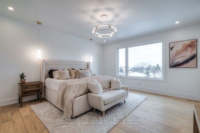 696 Hillview Cres, House other with 6 bedrooms, 5 bathrooms and 10 parking in Pickering ON | Image 17