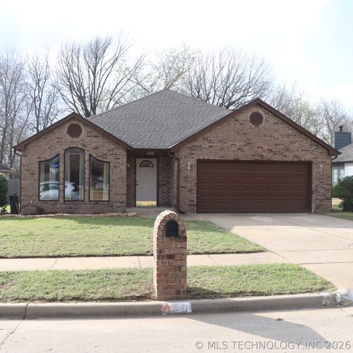 208 S Poplar Ave, Broken Arrow, OK, 74012-8386 | Card Image