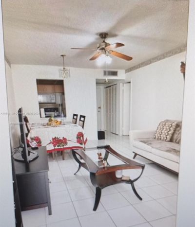 207 - 17620 Atlantic Blvd, Condo with 1 bedrooms, 1 bathrooms and null parking in Sunny Isles Beach FL | Image 1