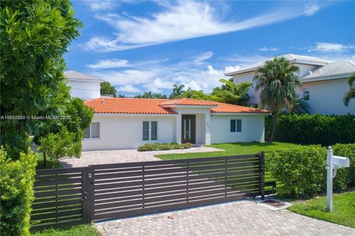 677 Hampton Ln, Key Biscayne, FL, 33149-2016 | Card Image
