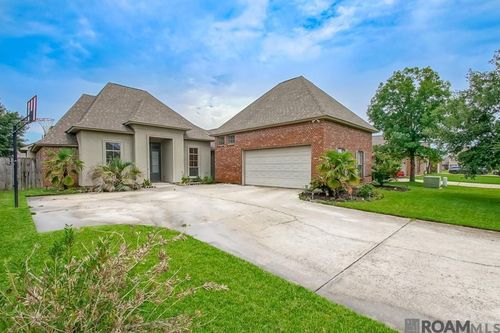 11499 Pleasant Knoll Dr, Denham Springs, LA, 70726-6075 | Card Image