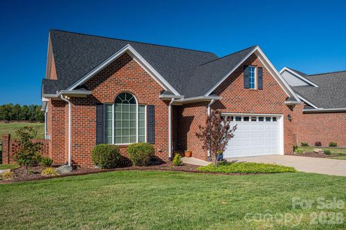 141 Spring Forest Dr, Shelby, NC, 28152-9102 | Card Image