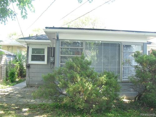 769 Saint Clair Ave, Grosse Pointe, MI, 48230-1245 | Card Image