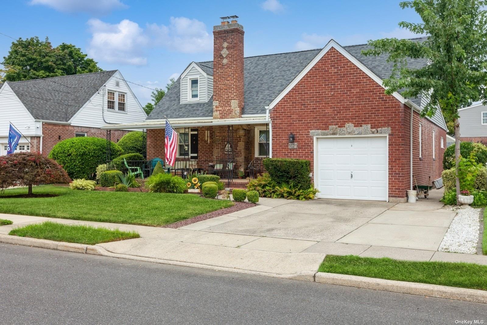 Gilford Ave, New Hyde Park, NY 11040