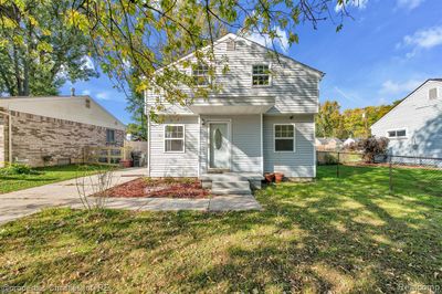 22459 Springbrook Avenue, Home with 2 bedrooms, 2 bathrooms and null parking in Farmington Hills MI | Image 2