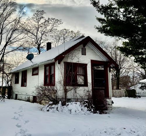 770 Territorial Rd, Benton Harbor, MI, 49022-3261 | Card Image