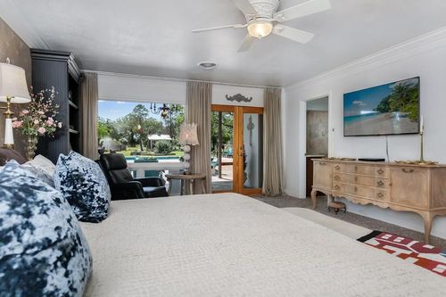 702 S Eagle St, Fredericksburg, TX, 78624-5253 | Card Image