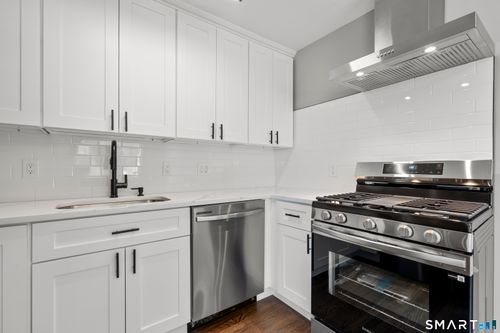 2-105 Richmond Hill Ave, Stamford, CT, 06902-5721 | Card Image