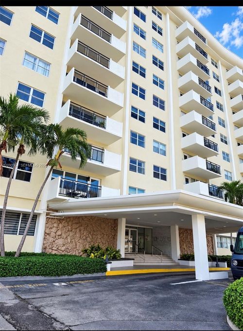1015-401 Golden Isles Dr, Hallandale Beach, FL, 33009-7524 | Card Image