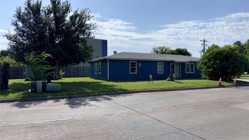 509 N 10th St, Sanger, TX, 76266-4230 | Card Image