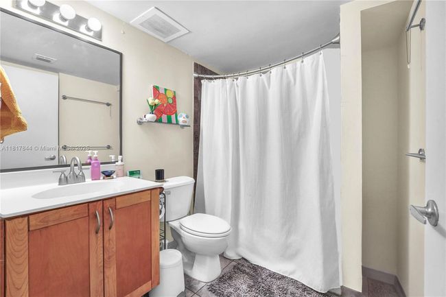 APT-304 - 1555 N Treasure Dr, Condo with 2 bedrooms, 2 bathrooms and null parking in North Bay Village FL | Image 18