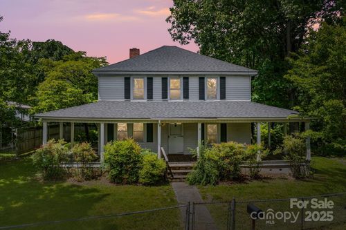 113 4th St, Black Mountain, NC, 28711-3107 | Card Image