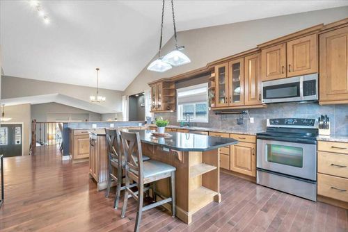 218 Allan Crescent Se, Vulcan, AB, T0L2B0 | Card Image