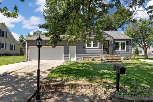 1300 English Blvd, Marion, IA, 52302-2324 | Card Image