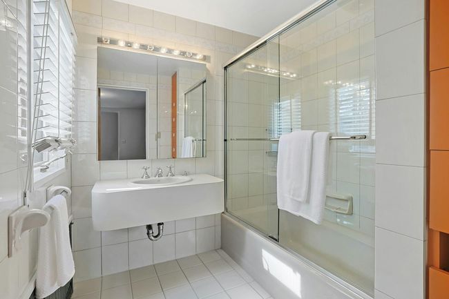 Guest bathroom | Image 19