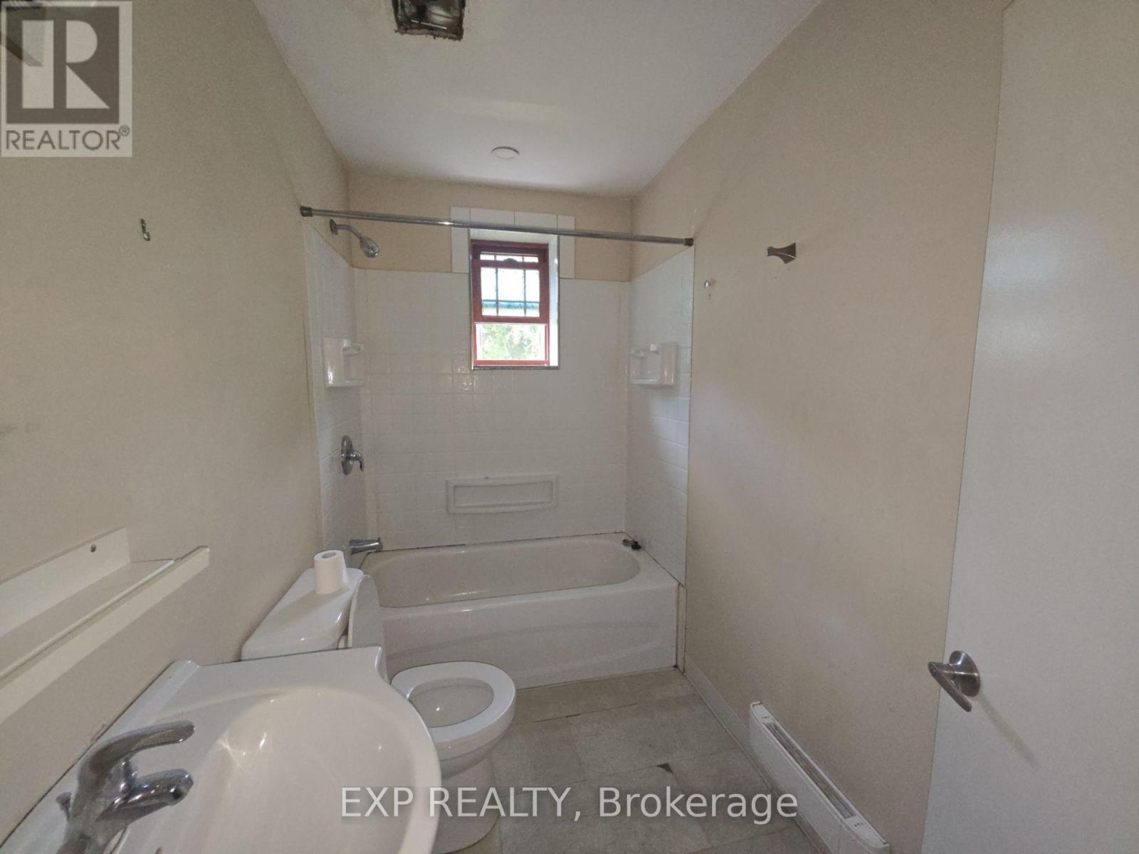 Residential Lease in Haldimand (Dunnville) 4