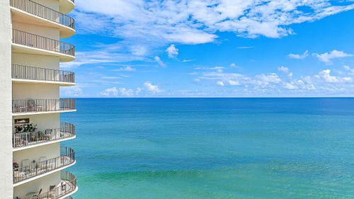 305-5420 N Ocean Dr, Riviera Beach, FL, 33404-2543 | Card Image