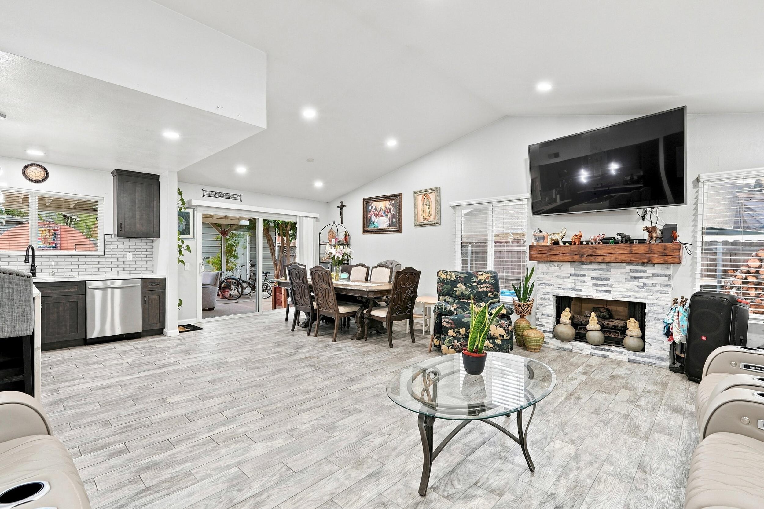 Residential in LOMPOC 3