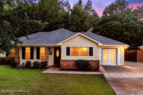 2625 Beachview Dr, Ocean Springs, MS, 39564-9572 | Card Image