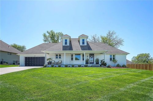 615 Overlook Dr, Raymore, MO, 64083-9227 | Card Image