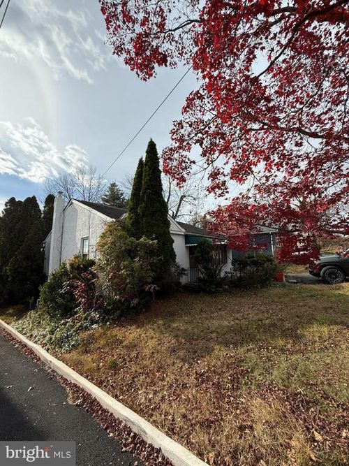 2732 Old Welsh Rd, WILLOW GROVE, PA, 19090-3934 | Card Image