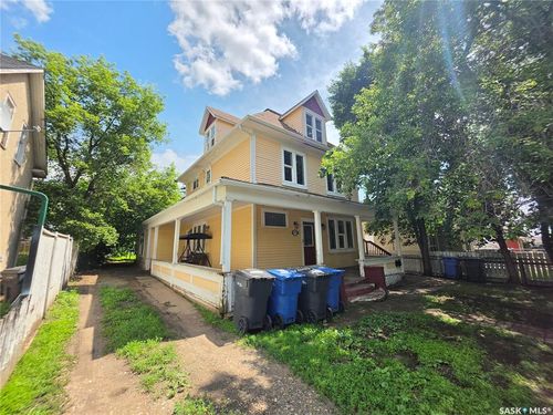 1072 104th Street, Home with 6 bedrooms, 3 bathrooms and 2 parking in North Battleford SK | Card Image